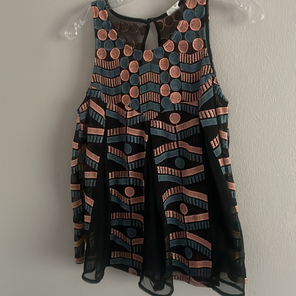 Anthropologie Sleeveless Akemi and Kin Kalila Embroidered Top Size Small - Picture 2 of 9